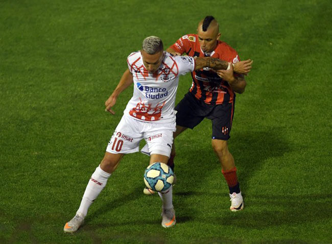 En el estadio Tomás Adolfo Ducó, Patronato sufrió otra dura derrota, esta vez ante Huracán por 1-0. El único tanto del juego lo anotó Garro, a los 9 minutos y Chimino erró un penal. Es la cuarta derrota en cinco presentaciones para el Patrón.