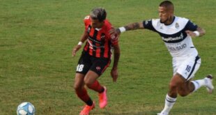 Jugó con uno menos por más de una hora y tuvo la del final, pero no pudo. Patronato sumó por primera vez en la Copa de la Liga Profesional con el empate 0-0 ante Gimnasia. Leandro Marín recibió la roja directa. Con un punto está último en la Zona 6.