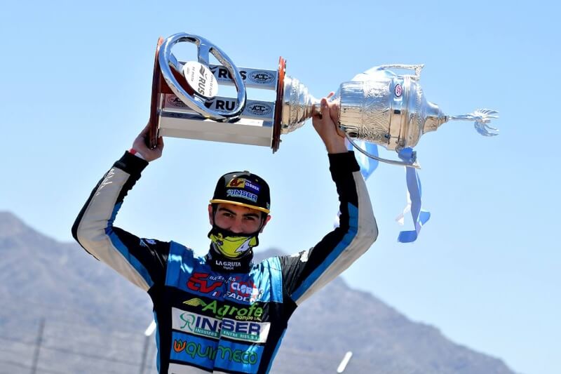 El ramirense Ayrton Londero ganó todo este fin de semana en el TC Pista y se consagró campeón de la categoría, quedándose con la Copa de Plata luego de vencer en la última fecha, en la que obtuvo la victoria necesaria para quedarse el título. Además del campeonato logró el ascenso al Turismo Carretera.