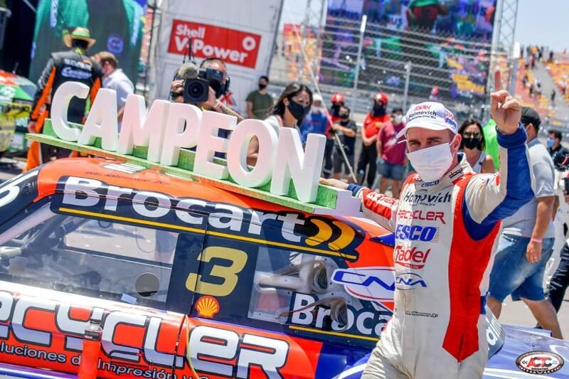 Mariano Werner se consagró campeón del Turismo Carretera este domingo luego de finalizar quinto en la última final del año. El ganador de la carrera fue Agustín Canapino, pero nadie le pudo arrebatar el título al paranaense. Es el primer título en esta categoría para el paranaense, que lo había acariciado en otras ocasiones.