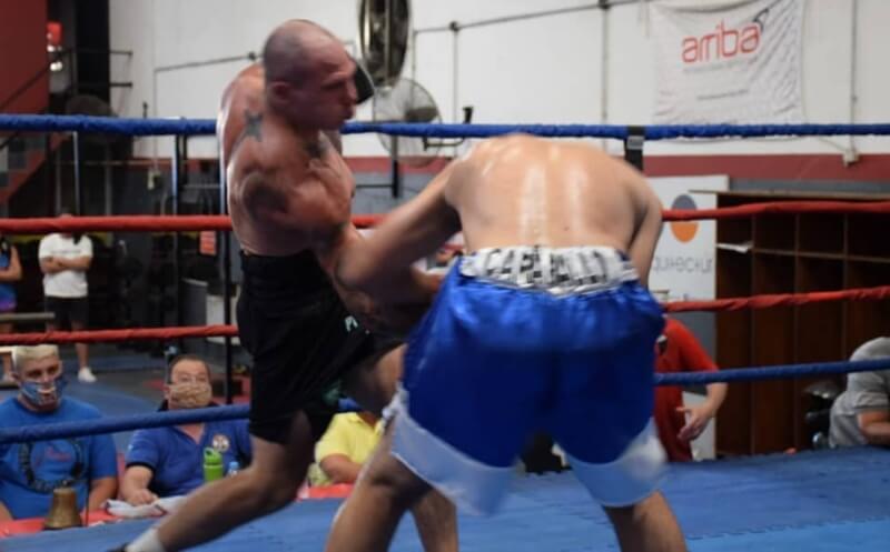 El púgil paranaense Wenceslao Mansilla retornó a la actividad con triunfo. Fue por puntos en fallo mayoritario ante Jorge Caraballo en un combate que duró cuatro rounds. El entrerriano no peleaba desde noviembre de 2019.