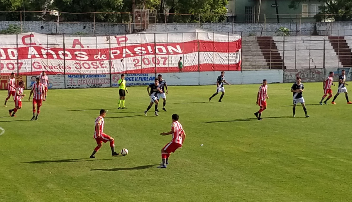 En la final de la Región Litoral Sur del Torneo Regional, Atlético Paraná fue goleado 4-0 por Ben Hur de Rafaela. El decano dejo pasar una chance inmejorable de jugar una final por un ascenso.