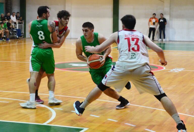 Luego del torneo de verano organizado por la Asociación Paranaense de Básquet (APB), comenzará hoy, martes 23, la temporada oficial. Con tres encuentros por disputarse, se pondrá en marcha el Torneo Apertura 2o21.