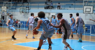 El Torneo Federal de Básquet (TFB) se encuentra disputando la cuarta fecha de competencia. En la división Entre Ríos, Regatas venció a Racing y, con un encuentro más, comparte la primera posición con San José y Central Entrerriano.