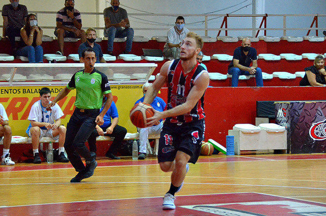 La segunda fecha de la División Entre Ríos comenzó a disputarse en la noche de ayer, 5 de marzo. Central entrerriano se quedó con la punta tras vencer a Luis Luciano por 90-60, mientras que Ferro cayó con Racing por 82-86.