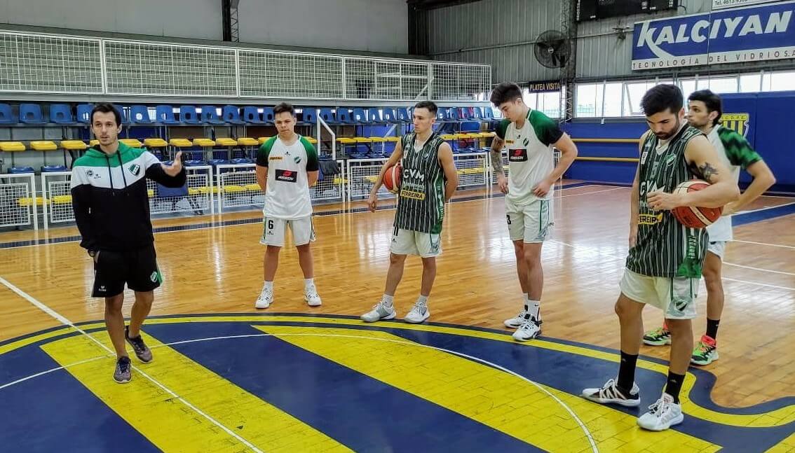 Villa Mitre debía enfrentar en la tarde de hoy al equipo entrerriano, Parque sur, pero suspendió preventivamente su participación. Siguiendo con los protocolos, el conjunto bahiense se mantendrá aislado debido a los síntomas presentados por protagonistas del plantel.