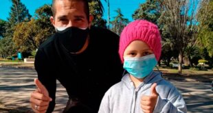 Belén Hernández, mamá de Zoe, dialogó con La Cábala sobre el gesto que tuvo Jonathan Maidana para ayudar con el tratamiento que requiere su hija. Zoe padece un síndrome nefrótico donde su tratamiento ha dejado de responder y necesita viajar a Madrid para poder hacerse un estudio que la ayude a mejorar su condición.