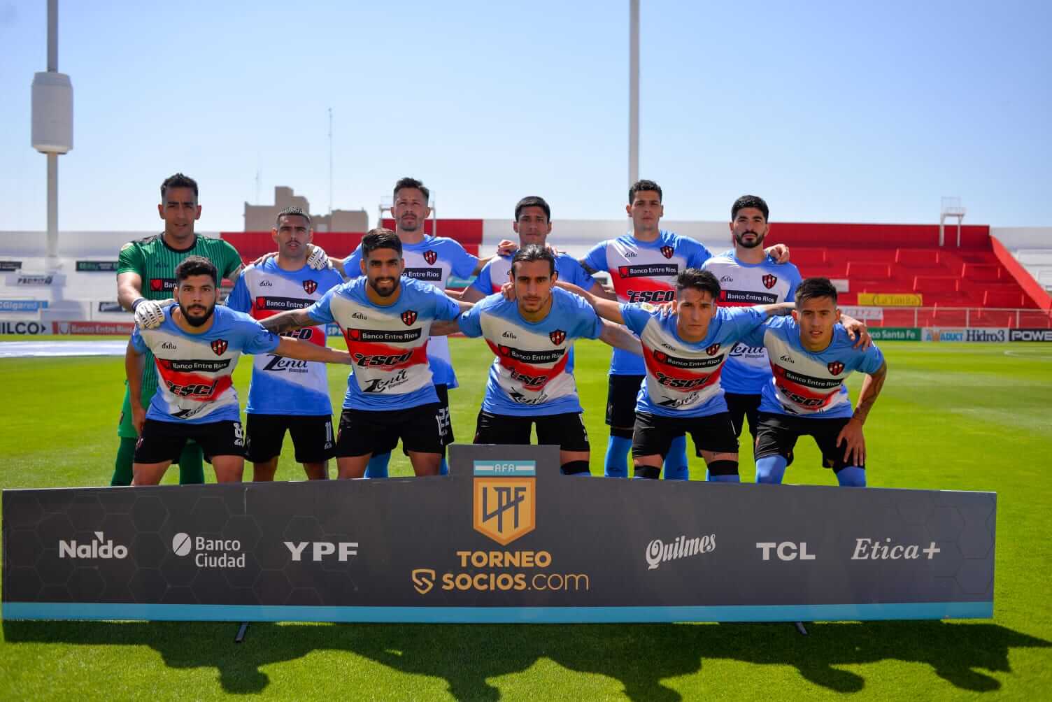 Patronato y Unión se enfrentaron por la fecha 13 de la Liga Profesional de Fútbol. El conjunto santafesino si impuso por 2 a 0, con dos goles de Mauro Luna Diale. Los dirigidos por Iván Delfino, no ganan desde la 6ta fecha, cuando venció 1 a 0 a Central Córdoba de local. El próximo sábado estará visitando a Platense, uno de los rivales directos por la permanencia en la categoría. El encuentro se disputara a las 13:30 hs en el estadio Ciudad de Vicente López.